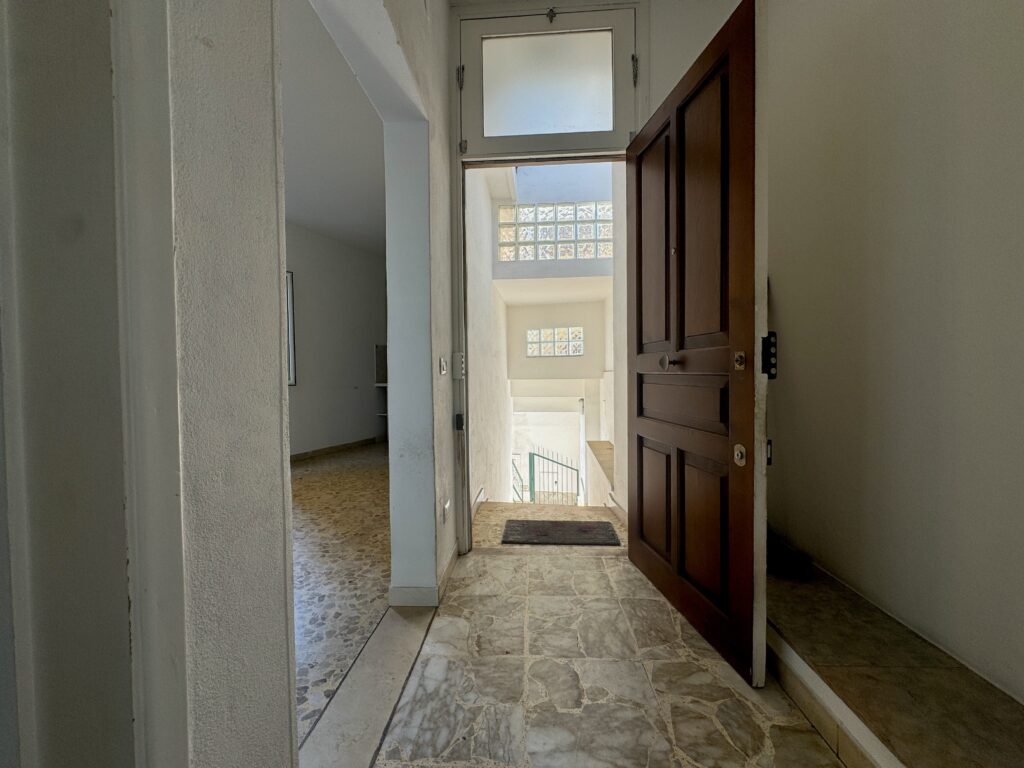 casa indipendente a 120.000 con vista mare